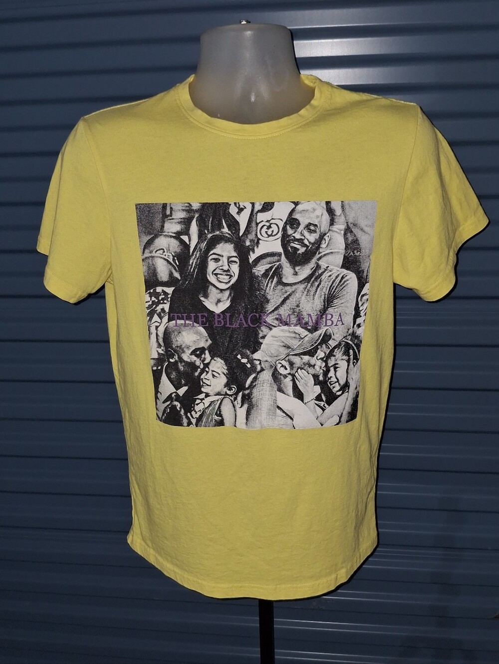 Vintage KOBE BRYANT THE BLACK MAMBA T Shirt Size M
